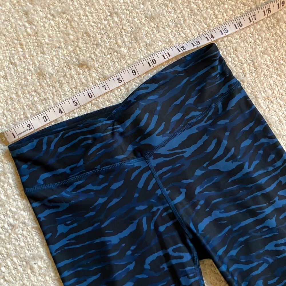 Fabletics Size Small Zebra Print Cropped Leggings - image 5
